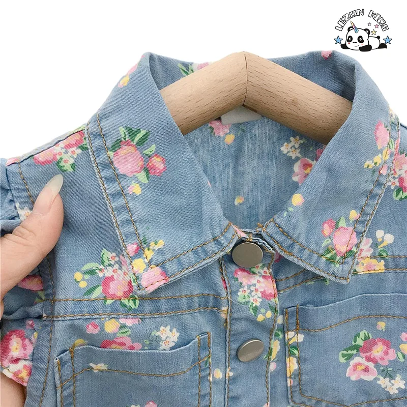 Conjunto de duas peças de shorts de jeans florais com manga voadora personalizada para meninas Conjunto de roupas de verão para meninas - Product Image