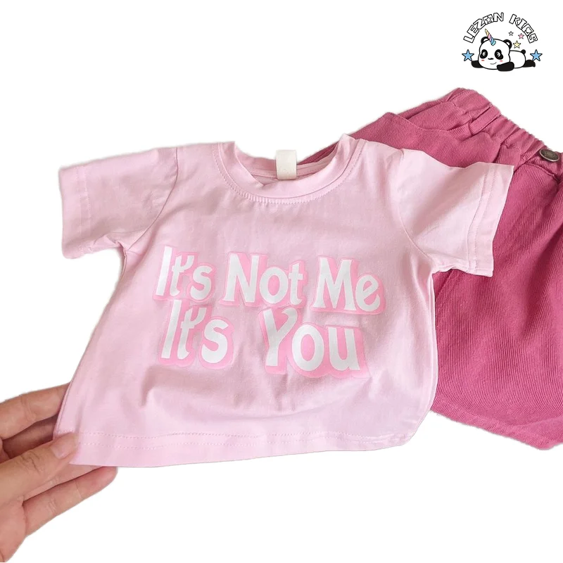 Conjuntos de Roupas para Meninas Rosa com Estampa de Letras de Algodão Camiseta Short de Jeans Rosa Doce Fofo Conjuntos de Roupas Personalizadas para Crianças