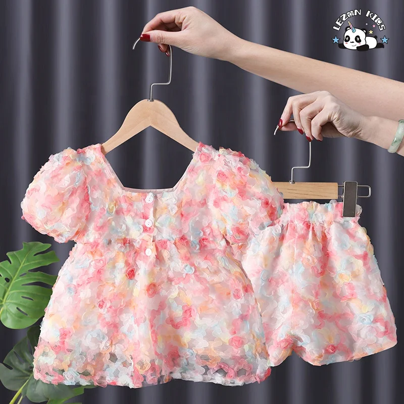 Conjunto de duas peças de renda de pétala super imortal para meninas para apresentação no festival infantil Conjunto de roupa de menina com manga bolha de flor - Product Image