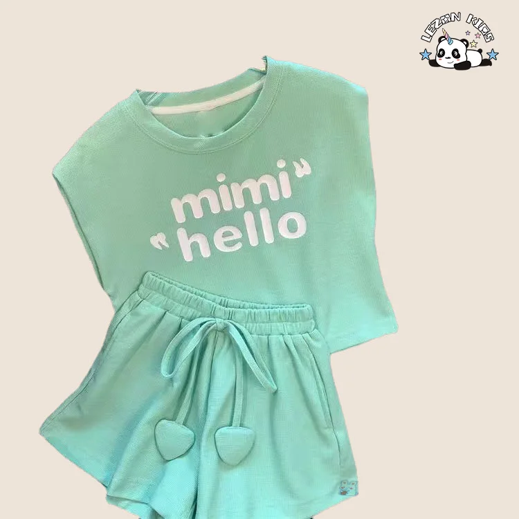 Atacado de Novos Produtos conjuntos de roupas femininas de manga curta e shorts luxuosos