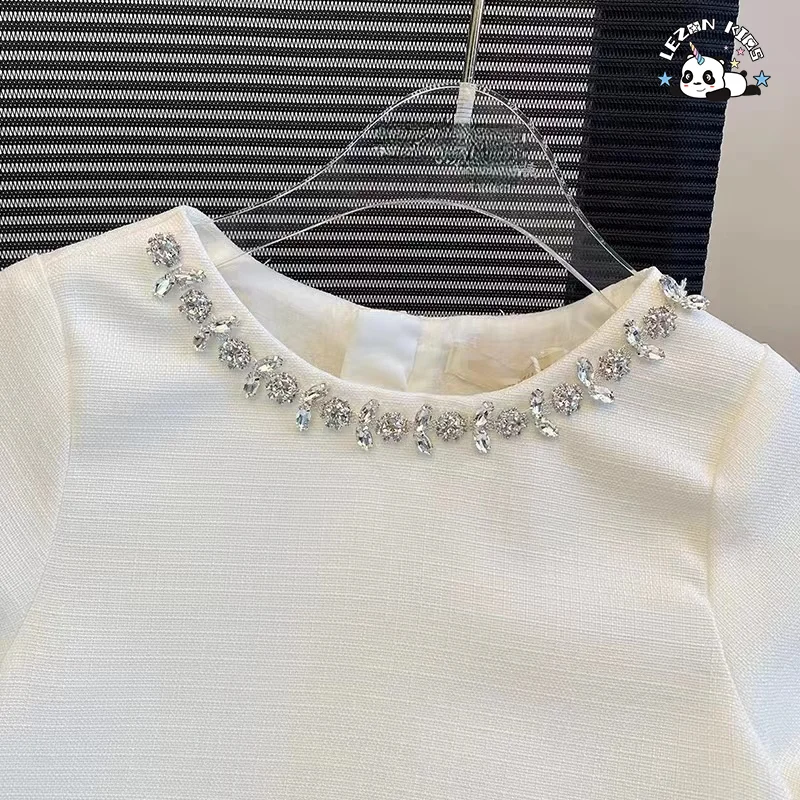 Vestido de festa personalizável para meninas de luxo com colar de cristal e saia de camadas de cetim para verão para 2-14 anos - Product Image