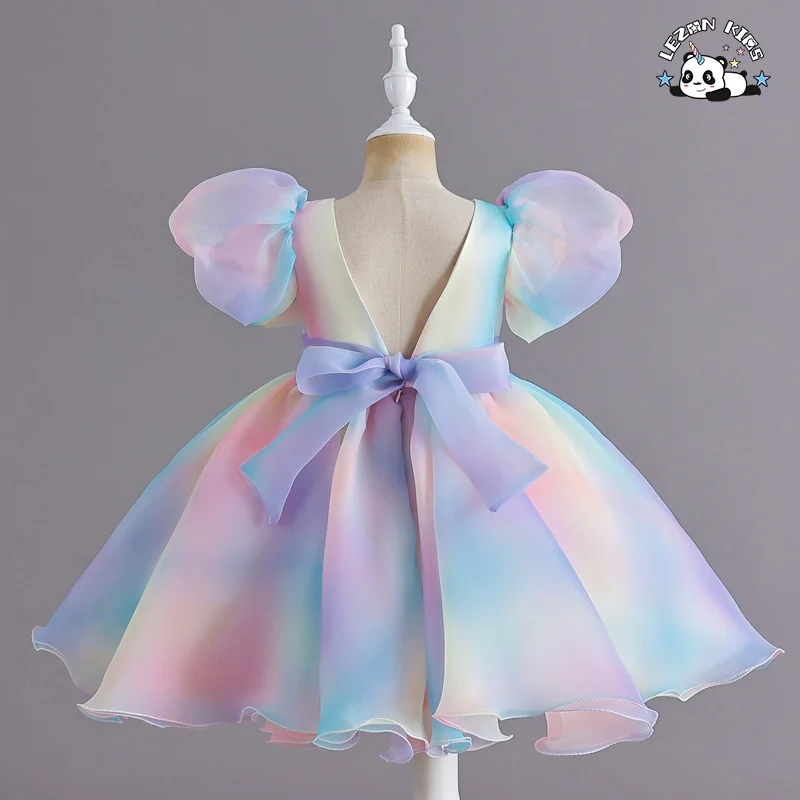 Vestido de tule para meninas com mangas bufantes e laço na cintura, cores do arco-íris nas costas - Product Image