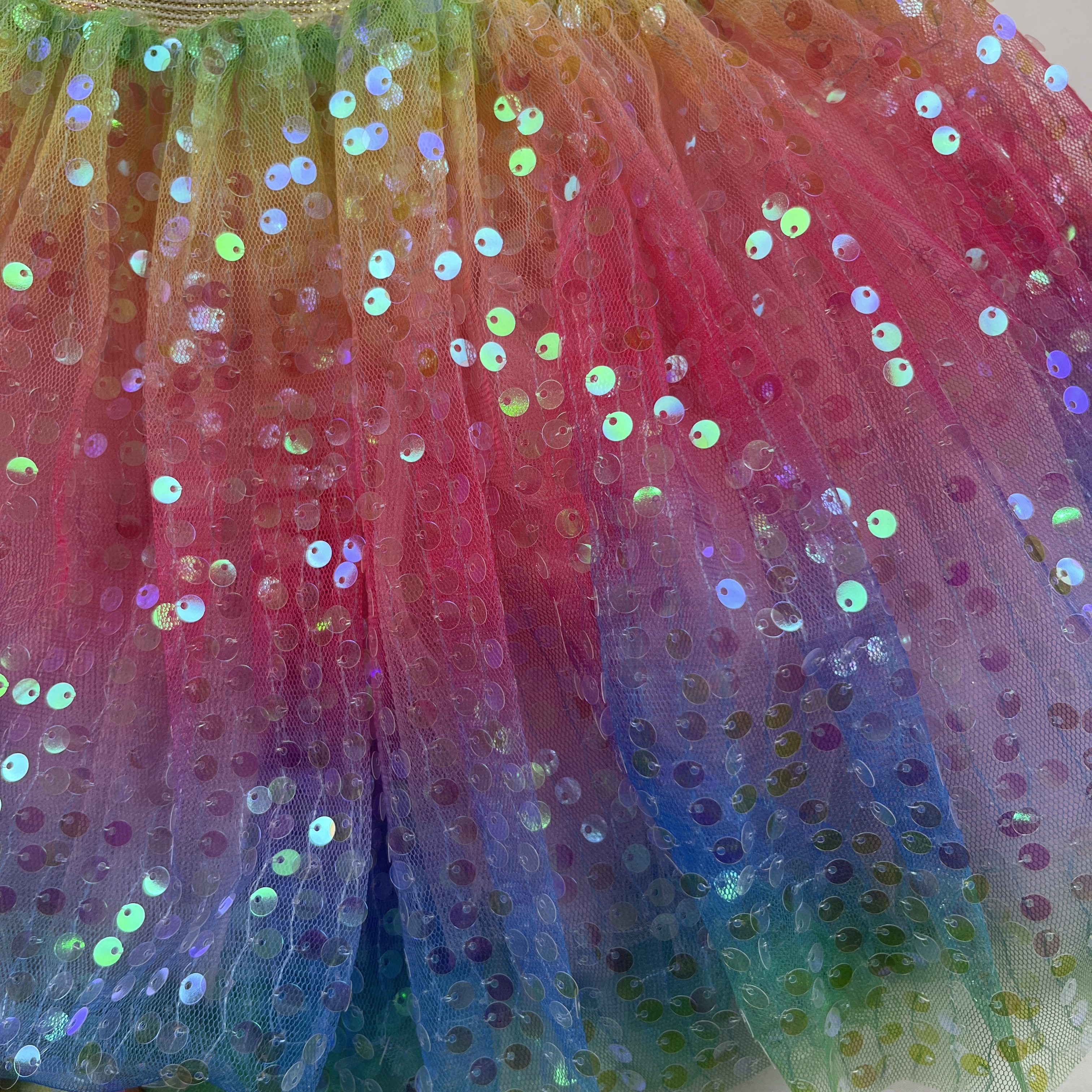 Saia de Tule Sequilhada de Cores Arco-Íris para Meninas, Cintura Elástica Metálica Dourada Disponível para Personalização - Product Image